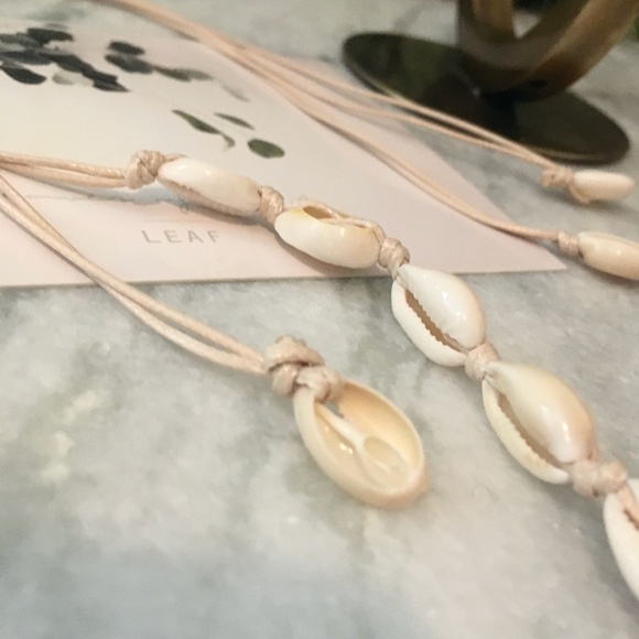 'Shoreline' White Shell Beach Choker Necklace - Picture 10 of 11